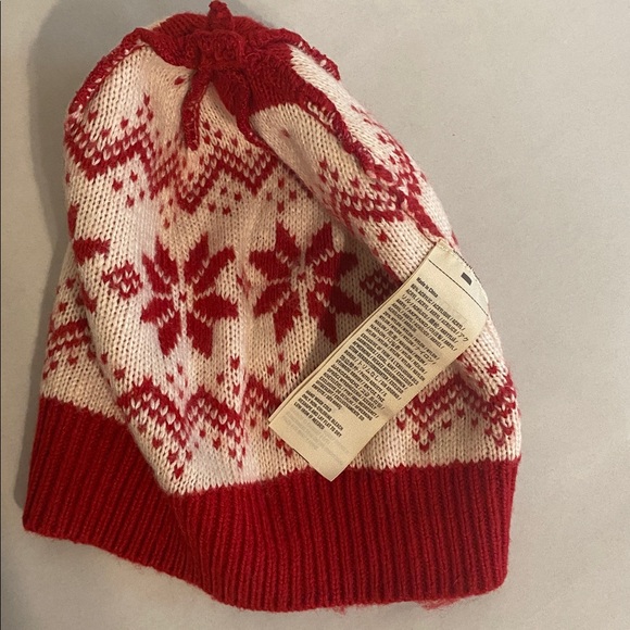 Women’s Hollister Red Snowflake Knit Beanie hat Nordic fair Isle - Picture 4 of 7